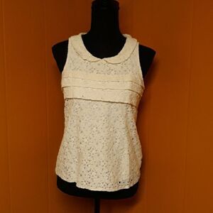 Sleeveless eyelet Peter pan collar tops sz M